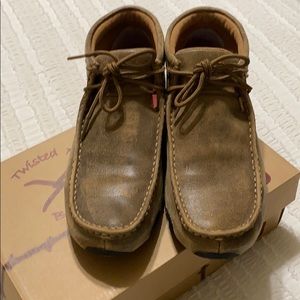 Twisted boots brown